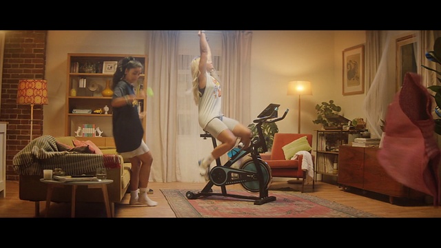 Video Reference: Leg, Arm, Human body, Performance, Room, Photography, Performance art, Art, Thigh, Screenshot