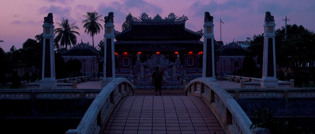 Video Reference: Landmark, Sky, Architecture, Building, Dusk, Night, Photography, Screenshot, Evening, Chinese architecture
