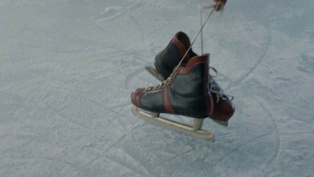 Video Reference: Ice hockey equipment, Ice skate, Footwear, Shoe, Ice skating, Recreation, Skating, Figure skate, Outdoor shoe, Athletic shoe