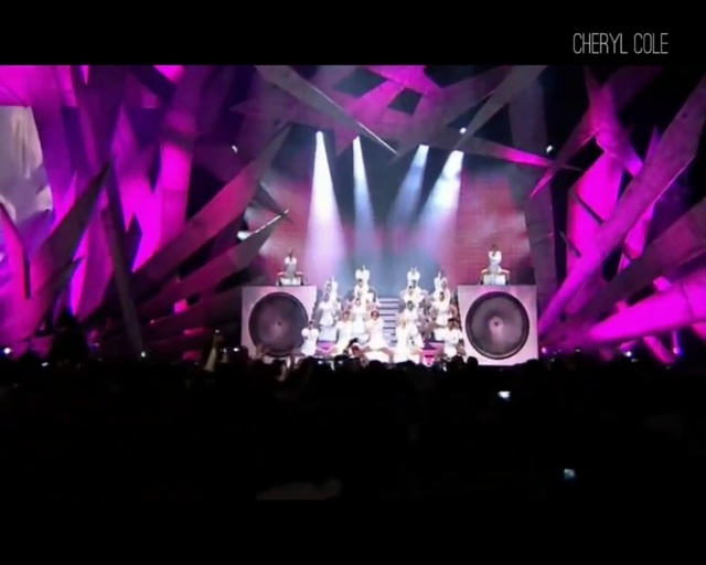 Video Reference: Performance, Stage, Entertainment, Rock concert, Performing arts, Concert, Pink, Purple, Magenta, Violet