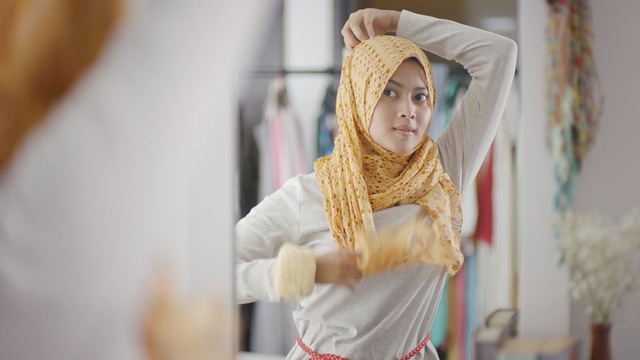 Video Reference: White, Skin, Yellow, Tradition, Costume, Photography, Cosplay, Smile, Person