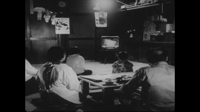 Video Reference: Photograph, White, Black, Black-and-white, Monochrome, Monochrome photography, Snapshot, Photography, Room, Sitting