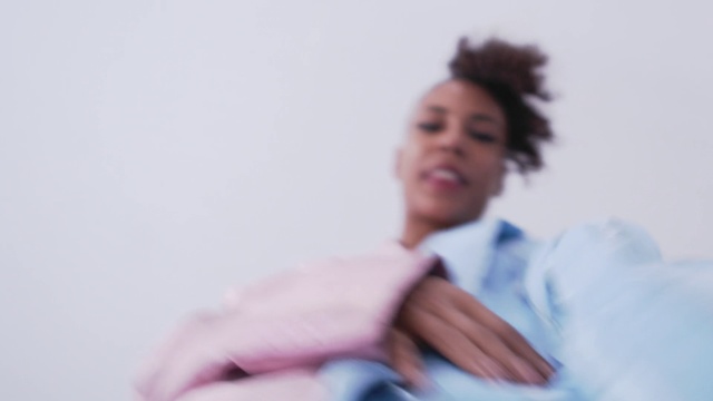 Video Reference: Chin, Sitting, Joint, Shoulder, Tie, Neck, Hand, White-collar worker, Photography, Gesture
