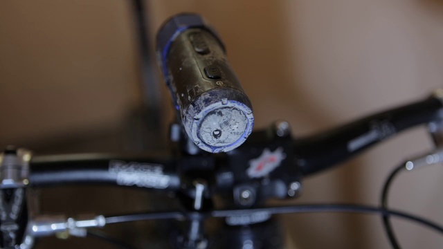 Video Reference: Bicycle handlebar, Bicycle wheel, Bicycle part, Bicycle, Spoke, Wire, Bicycle tire, Tire, Bicycle accessory, Vehicle