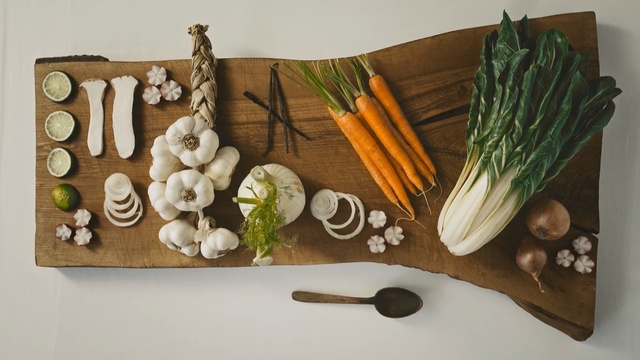 Video Reference: Vegetable, Leek, Food, Plant, Parsnip, Vegan nutrition, Cutting board, Calçot, Produce, Asparagus