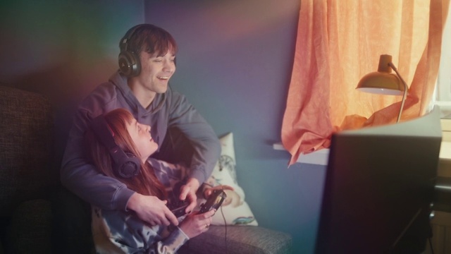 Video Reference: Smile, Flash photography, Comfort, Lighting, Gesture, Happy, Fun, Lamp, Curtain, Event