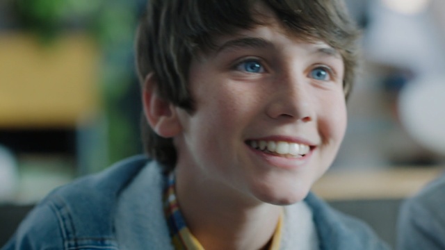 Video Reference: Hair, Face, Facial expression, Smile, Eyebrow, Chin, Nose, Close-up, Eye, Lip, Person