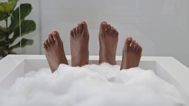 Video Reference: Foot, Toe, Leg, Skin, Nail, Barefoot, Human leg, Hand, Human body, Joint