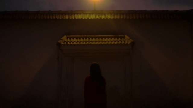 Video Reference: Light, Atmospheric phenomenon, Sky, Lighting, Night, Wall, Darkness, Atmosphere, Cloud, Room