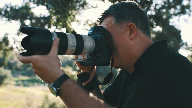 Video Reference: Photograph, Photographer, Cameras & optics, Camera operator, Camera, Photography, Camera lens, Reflex camera, Tree, Single-lens reflex camera
