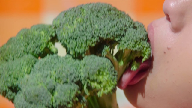 Video Reference: Broccoli, Cruciferous vegetables, Leaf vegetable, Vegetable, Broccoflower, Plant, Kale, Food, Cauliflower