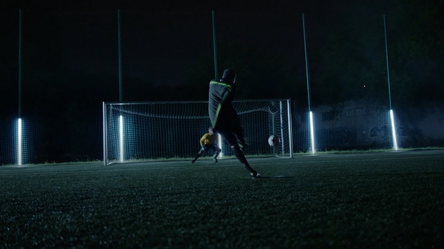 Video Reference: atmosphere, player, darkness, light, night, structure, lighting, sky, line, sport venue