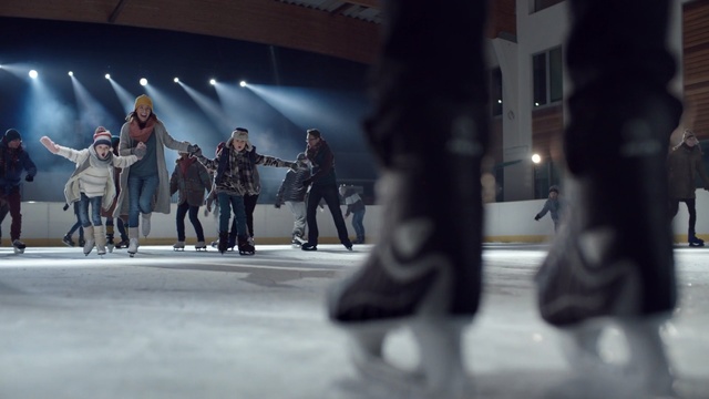Video Reference: Crowd, Winter, Recreation, Pedestrian, City, Performance art, Performance, Street, Style, Person