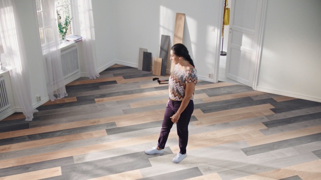 Video Reference: Floor, Flooring, Fashion, Shoulder, Hardwood, Footwear, Leg, Wood flooring, Wood, Room, Person