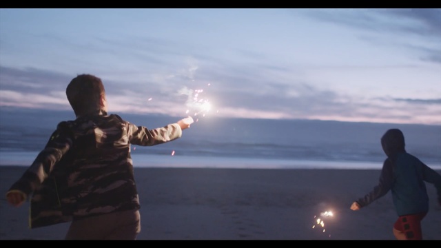 Video Reference: sea, water, sky, fun, vacation, ocean, horizon, geological phenomenon, cloud, sunlight, Person