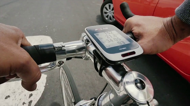 Video Reference: Bicycle handlebar, Cyclocomputer, Bicycle accessory, Bicycle part, Technology, Hand, Vehicle, Electronic device, Gadget, Bicycle, Person