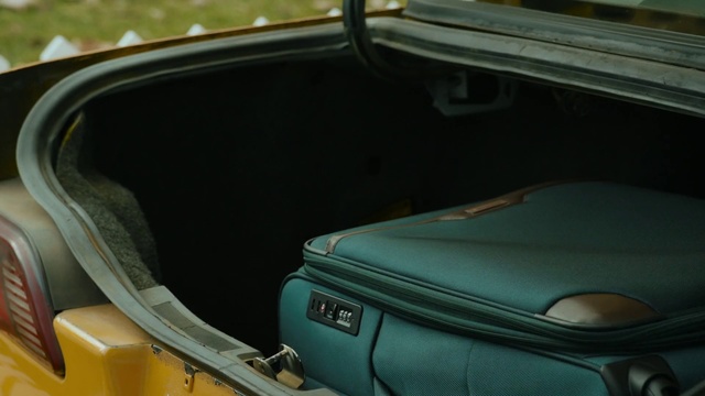 Video Reference: Vehicle door, Vehicle, Car, Trunk, Automotive exterior, Hardtop