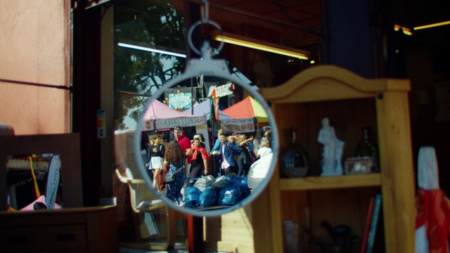 Video Reference: Window, Room, Vacation, House, Building, City, Tourism