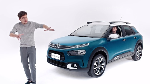 Video Reference: Land vehicle, Vehicle, Car, Motor vehicle, Automotive design, Compact sport utility vehicle, Mini SUV, Sport utility vehicle, Hatchback, City car