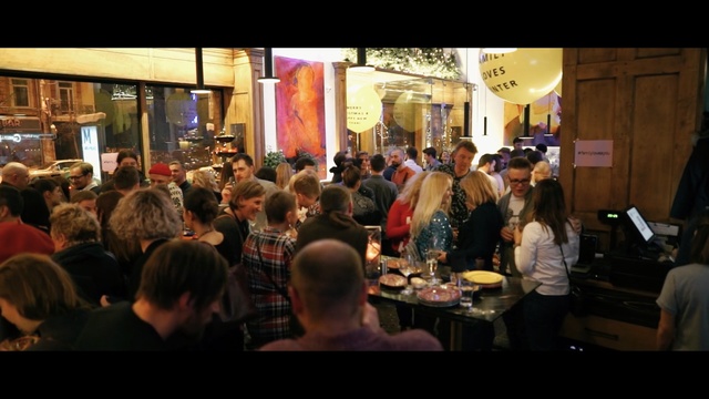 Video Reference: crowd, restaurant, event, night