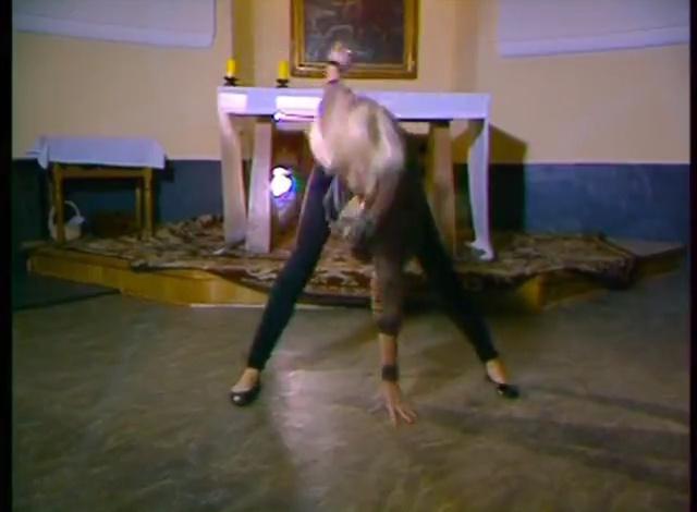 Video Reference: Floor, Snapshot, Flooring, Leg, Canidae, Fun, Guard dog, Dog breed, Muscle, Sporting Group