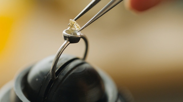 Video Reference: close up, audio equipment, macro photography, audio