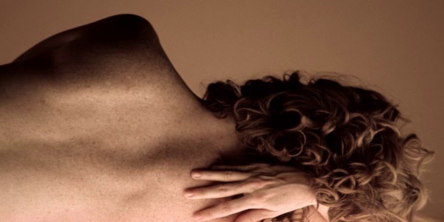 Video Reference: Hair, Shoulder, Neck, Skin, Hairstyle, Back, Long hair, Joint, Muscle, Hand