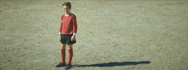 Video Reference: Standing, Leg, Human, T-shirt, Child, Shorts, Outerwear, Walking, Knee, Vacation