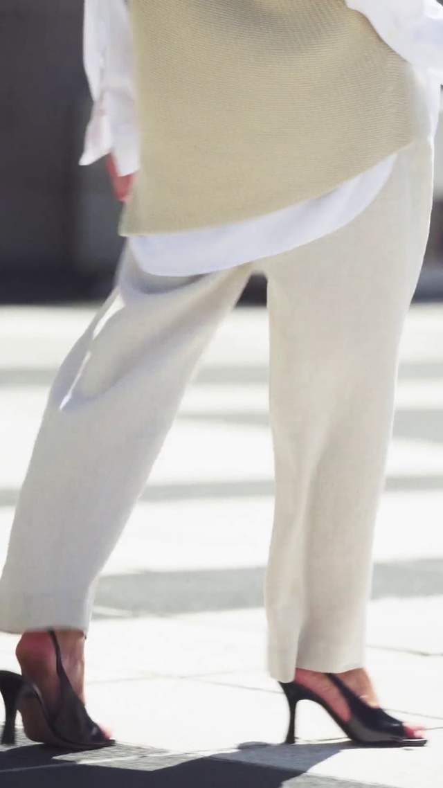 Video Reference: Clothing, White, Leg, Leggings, Human leg, Trousers, Waist, Ankle, Beige, Footwear