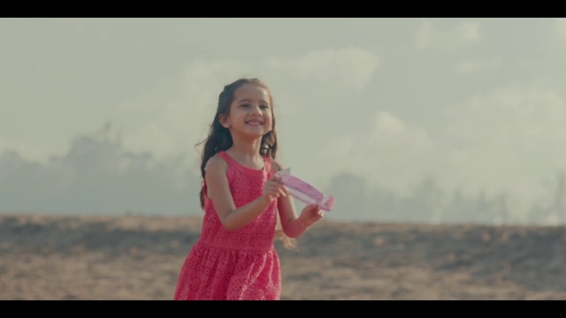 Video Reference: People in nature, Photograph, Facial expression, Pink, Sky, Beauty, Fun, Atmospheric phenomenon, Happy, Smile