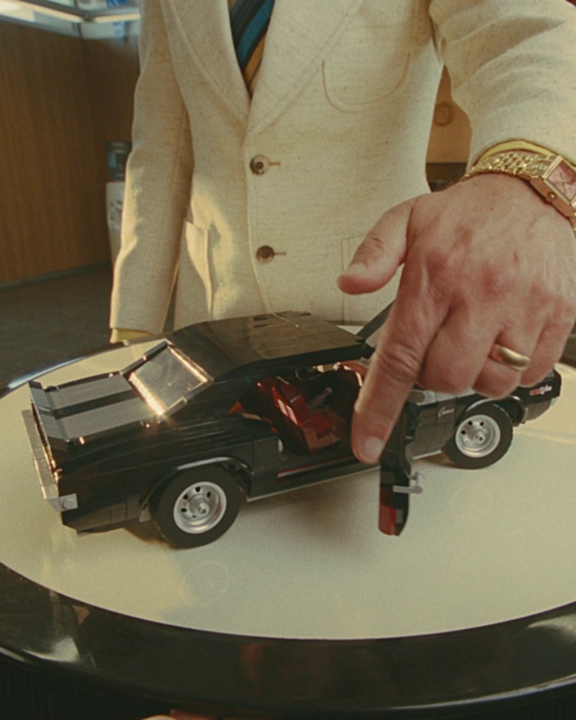 Video Reference: Wheel, Tire, Motor vehicle, Hood, Car, Automotive tire, Automotive design, Vehicle, Sleeve, Gesture