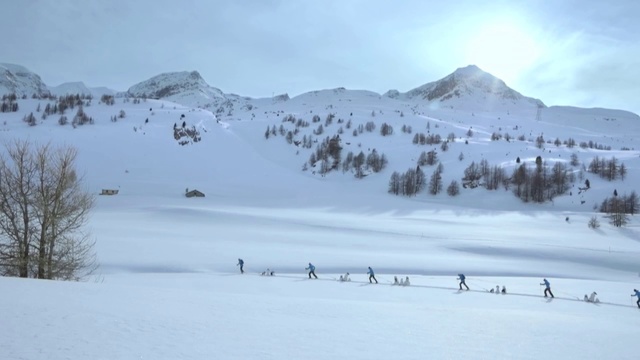 Video Reference: Snow, Winter, Geological phenomenon, Mountain, Sky, Mountain range, Recreation, Piste, Slope, Fell