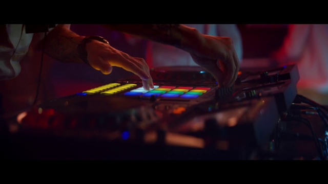 Video Reference: Entertainment, Electronics, Disc jockey, Deejay, Nightclub, Music venue, Music, Cdj, Disco