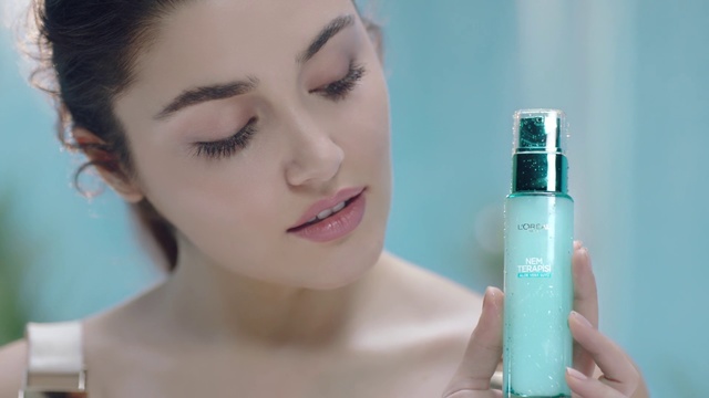 Video Reference: Face, Skin, Product, Nose, Beauty, Lip, Head, Cheek, Eyebrow, Chin