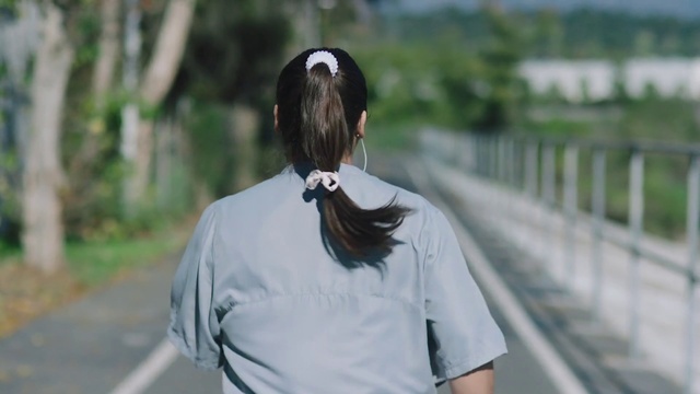 Video Reference: Hair, White, Photograph, Shoulder, Hairstyle, Street fashion, Neck, Beauty, Long hair, Snapshot