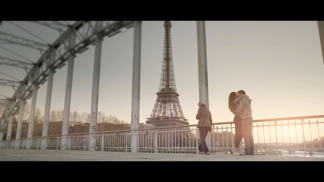 Video Reference: landmark, tourist attraction, structure, architecture, sky, column, symmetry, ancient history, monument, historic site