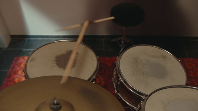 Video Reference: Drum, Musical instrument, Drums, Drumhead, Percussion, Tom-tom drum, Gong bass drum, Musical instrument accessory, Snare drum, Musician