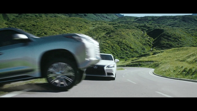 Video Reference: Land vehicle, Vehicle, Car, Automotive design, Automotive tire, Sport utility vehicle, Tire, Wheel, Automotive wheel system, Compact sport utility vehicle