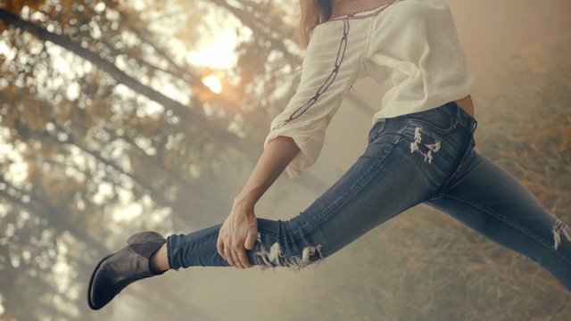Video Reference: photograph, girl, beauty, light, photography, leg, jeans, sunlight, joint, fun
