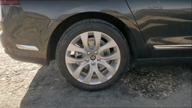 Video Reference: alloy wheel, motor vehicle, tire, automotive tire, wheel, rim, family car, car, vehicle, luxury vehicle, Person
