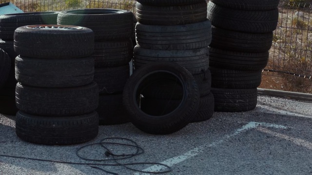 Video Reference: Tire, Synthetic rubber, Automotive tire, Auto part, Automotive wheel system, Wheel, Tread, Rim, Natural rubber, Tire care