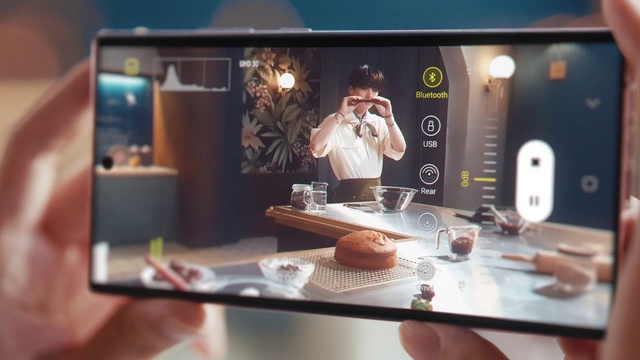 Video Reference: Gadget, Smartphone, Electronic device, Technology, Mobile phone, Display device, Portable communications device, Communication Device, Room, Electronics