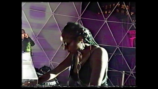 Video Reference: Performance, Violet, Purple, Pop music, Song, Music, Stage, Music artist, Event, Musician