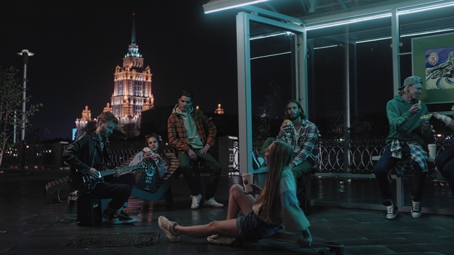 Video Reference: Green, Building, Entertainment, Musician, Performing arts, City, Music, Event, Midnight, Performance art