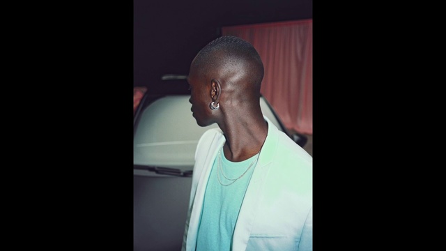 Video Reference: Hair, Shoulder, Hairstyle, Forehead, Cheek, Neck, Arm, Joint, Buzz cut, Cool