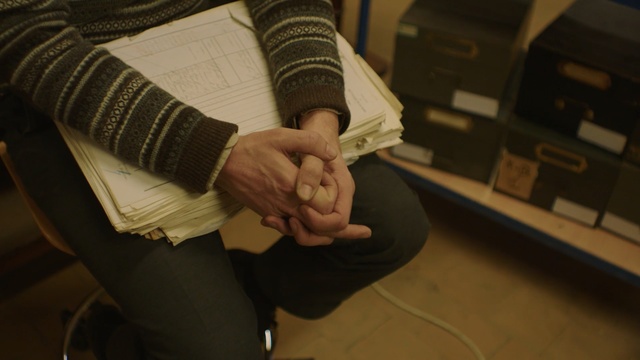 Video Reference: Finger, Hand, Arm, Gesture, Thumb, Nail, Wrist, Elbow