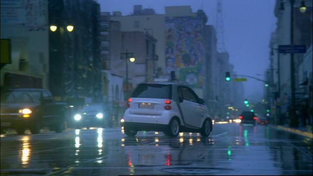 Video Reference: metropolitan area, car, mode of transport, metropolis, downtown, traffic, rain, city car, city, street