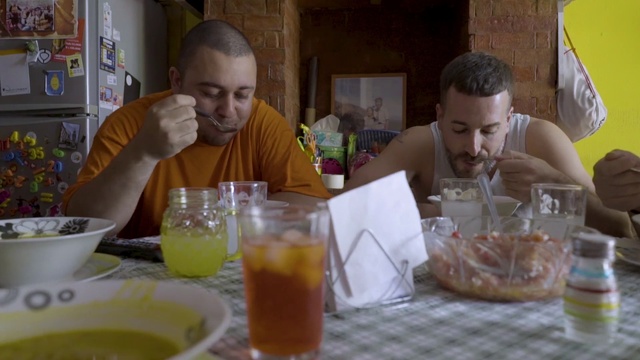 Video Reference: Drink, Brunch, Juice, Food, Eating, Meal, Orange juice, Bia hơi, Breakfast, Restaurant, Person