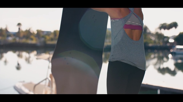 Video Reference: Wetsuit, Arm, Sportswear, Joint, Leg, Leggings, Active pants, yoga pant, Trousers, Photography