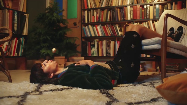 Video Reference: Room, Furniture
